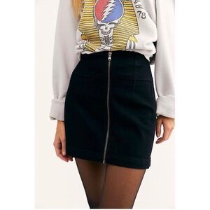 Free People Virgo Black Denim Zip Up Front Super Stretch 14” Mini Jean Skirt, 29